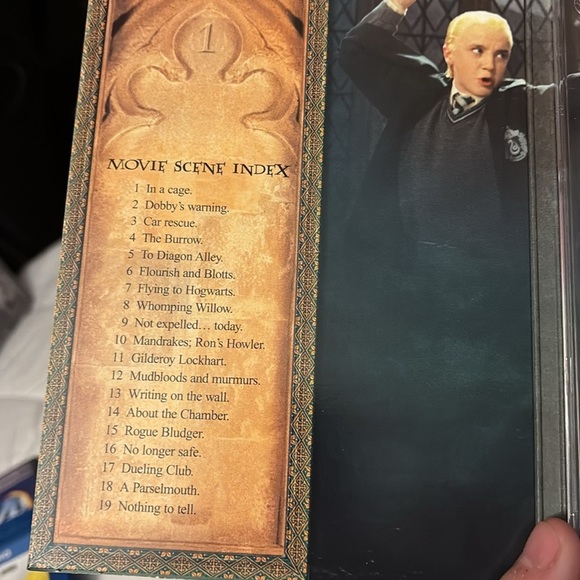 Harry Potter and the Chamber of Secrets DVD Collectors Edition - Picture 3 of 8